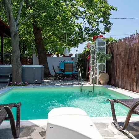 Shada's Pool & Jacuzzi *