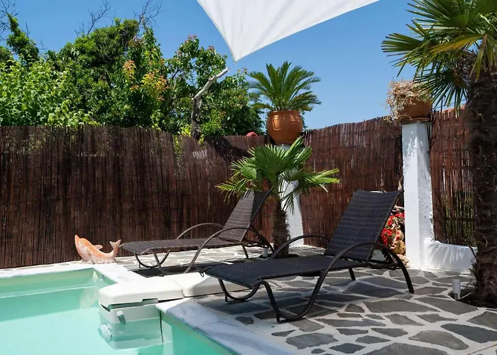 Shada's Pool & Jacuzzi Nea Irakleia