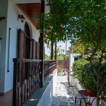 Shada's Pool & Jacuzzi * Nea Irakleia