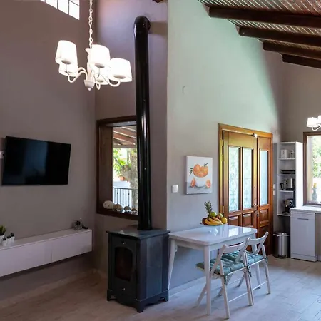 Shada's Pool & Jacuzzi Villa *