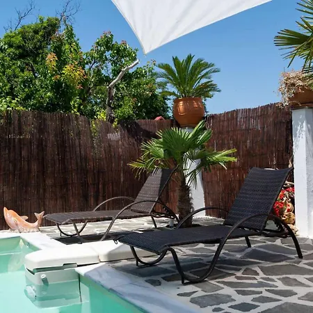 Shada's Pool & Jacuzzi Nea Irakleia