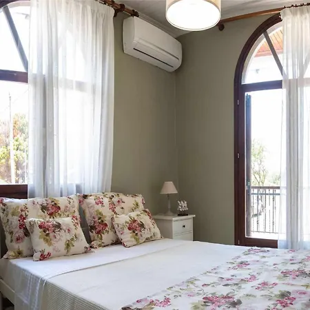 Villa Shada's Pool & Jacuzzi Nea Irakleia