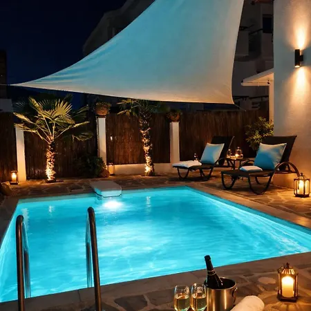 Shada's Pool & Jacouzi Villa Néa Irákleia