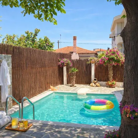 Shada's Pool & Jacouzi * Nea Iraklia