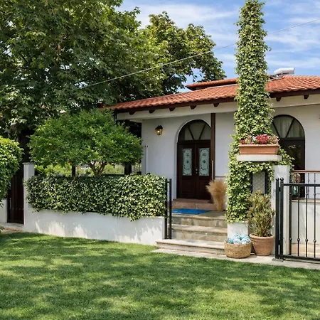 Vila Shada's Pool & Jacouzi Nea Iraklia