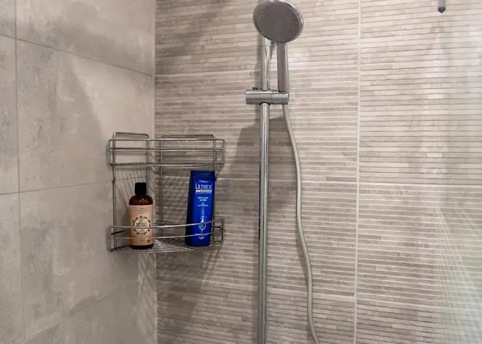 Shada's Pool & Jacuzzi Villa *