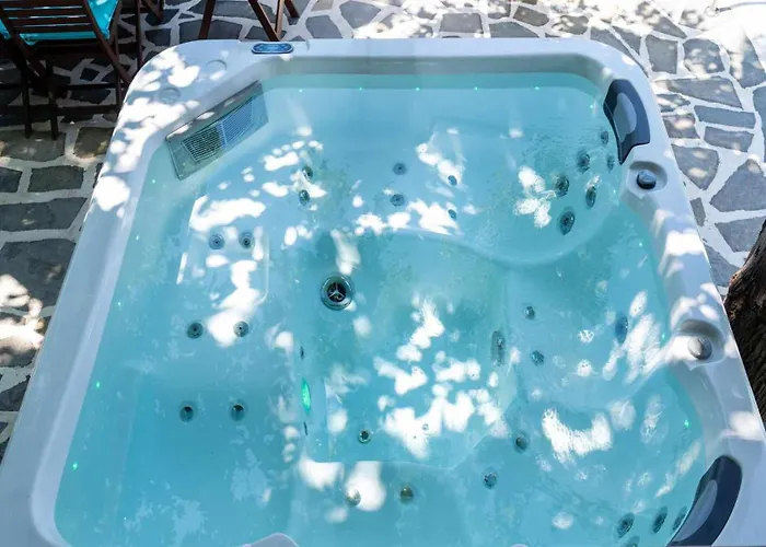 Villa Shada's Pool & Jacuzzi