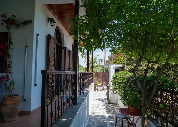 Shada's Pool & Jacuzzi * Néa Iráklia