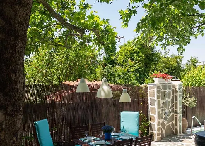 Shada's Pool & Jacuzzi *