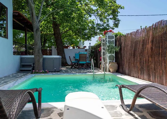 Shada's Pool & Jacuzzi *