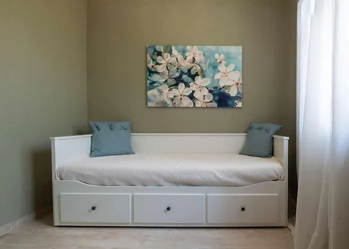 Shada's Pool & Jacuzzi Villa Néa Iráklia