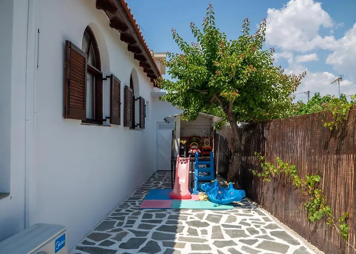 Shada's Pool & Jacuzzi