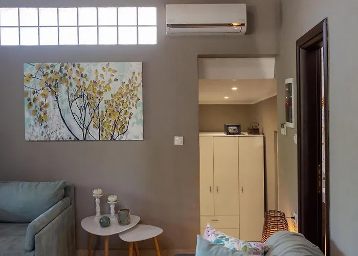 Shada's Pool & Jacuzzi Villa Néa Iráklia