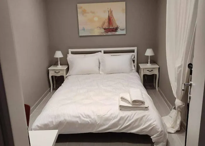 Shada's Pool & Jacuzzi * Néa Iráklia