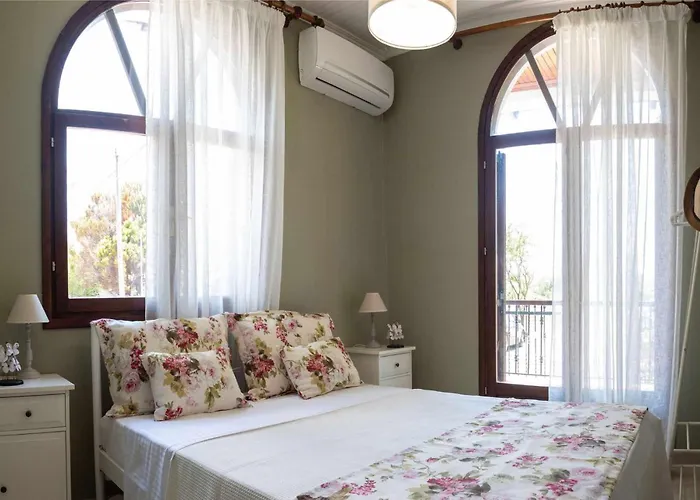 Villa Shada's Pool & Jacuzzi Néa Iráklia