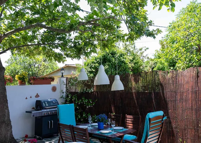 Shada's Pool & Jacuzzi Villa *