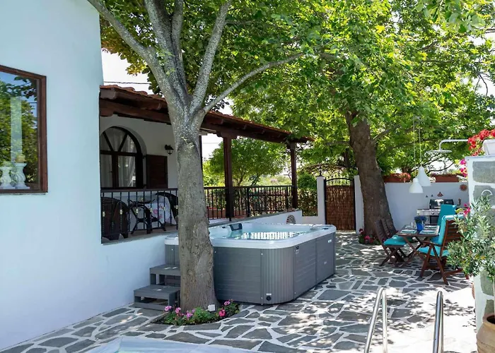 Villa Shada's Pool & Jacuzzi