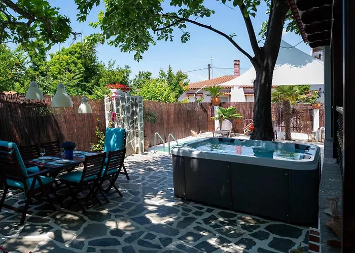 Shada's Pool & Jacuzzi Villa *