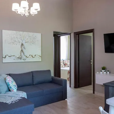 Shada's Pool & Jacuzzi Nea Iraklia