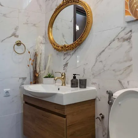 Shada's Pool & Jacuzzi Vila